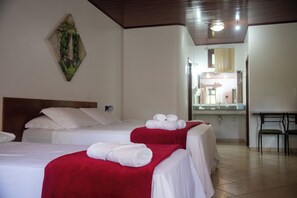 Family Chalet | Minibar, free WiFi, bed sheets - Pousada Casa Rosa (Alto Paraíso de Goiás)
