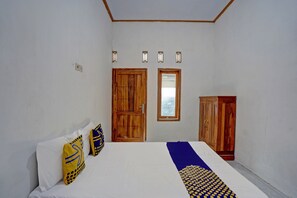 Laptop workspace, free WiFi, bed sheets