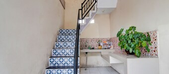 Hotel O Raya Guest House Syariah