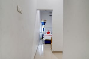 Laptop workspace, free WiFi, bed sheets