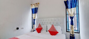 Hotel O Raya Guest House Syariah