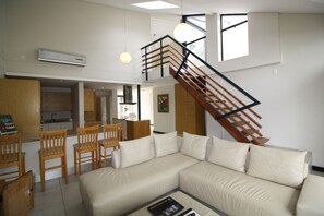 Apartment, 3 Schlafzimmer, Balkon, Gartenblick | Wohnbereich