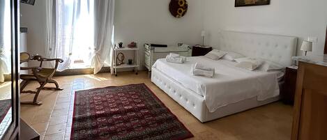 2 soverom, safe på rommet, skrivebord og strykejern/-brett