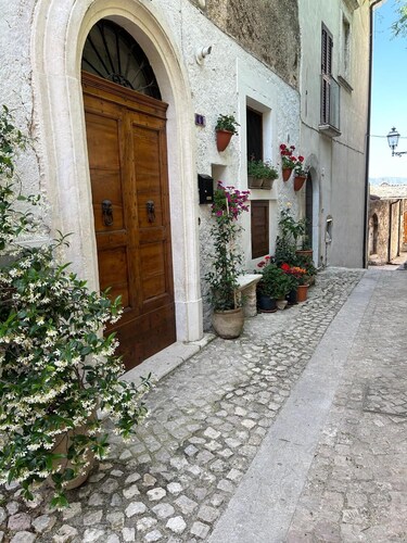 A un passo dal castello - Just a step away from the castle