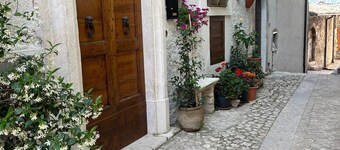 A un passo dal castello - Just a step away from the castle