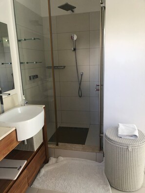 Departamento, 2 habitaciones, balcón, vista a la montaña | Baño
