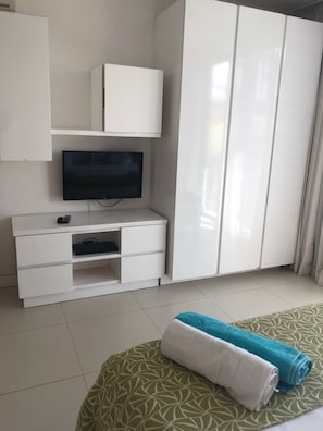 Apartment, 2 Bedrooms, Balcony, Mountain View