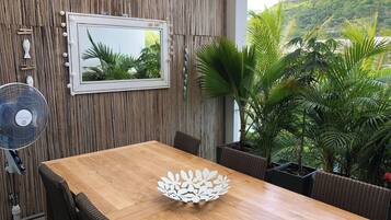 Apartment, 2 Bedrooms, Balcony, Mountain View | Outdoor dining