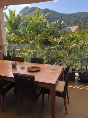 Apartment, 2 Bedrooms, Balcony, Mountain View | Outdoor dining