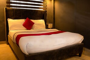 Standard Apartment, 1 Bedroom | Blackout drapes, soundproofing, iron/ironing board