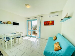 Apartment, 1 Schlafzimmer, Terrasse, Meerblick | Lounge