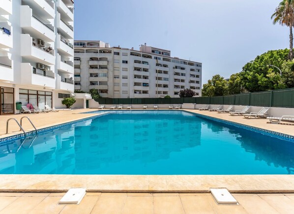 Pool - Modern 2 BDR Flat W/Balcony and Pool by LovelyStay (Albufeira)