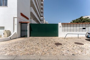 Exterior - Modern 2 BDR Flat W/Balcony and Pool by LovelyStay (Albufeira)