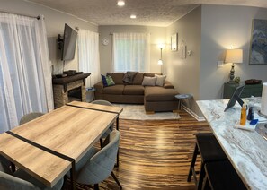 Smart TV - Ski-In/Ski-Out Comfy Condo (Wintergreen)
