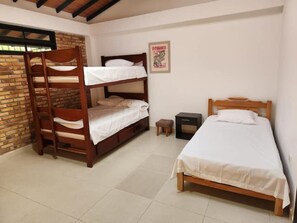 2 bedrooms, desk