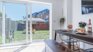 TV connectée de 32 pouces avec chaßnes par cùble