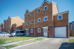 Front of property - Swn Y Mor - 4 Bedroom - Llanelli (Llanelli)