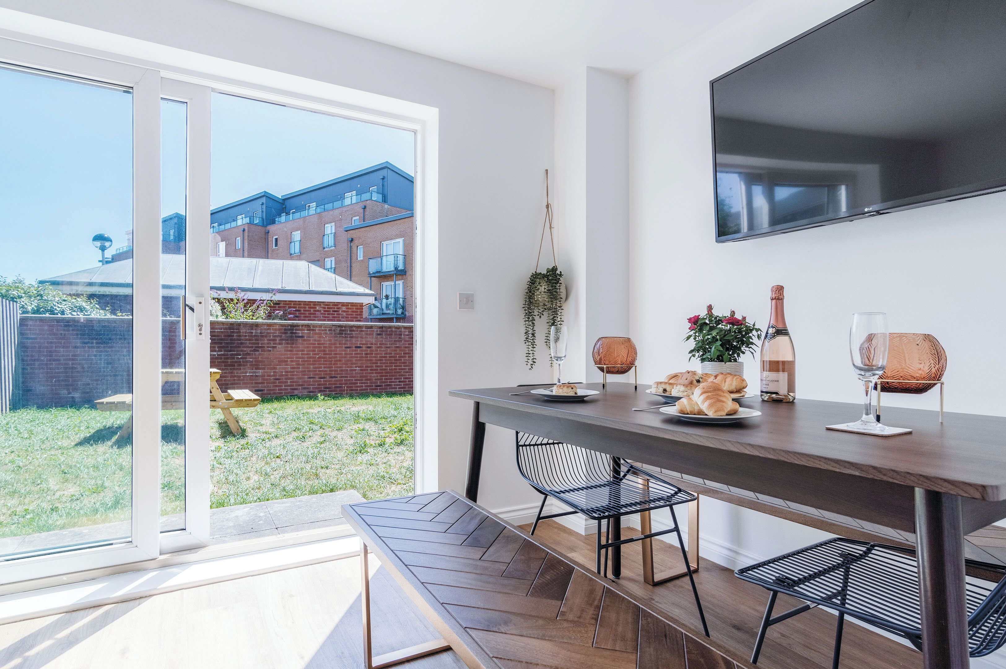 32-inch Smart TV with cable channels