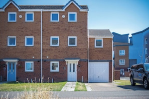 Front of property - Swn Y Mor - 4 Bedroom - Llanelli (Llanelli)