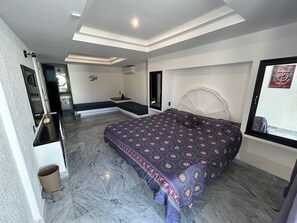 1 dormitorio, tabla de planchar con plancha, Internet y ropa de cama
