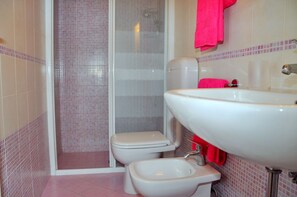 Apartment, 1 Bedroom, Balcony, Ocean View | Bathroom - Comfortable Apartment Overlooking the sea (San Michele al Tagliamento)