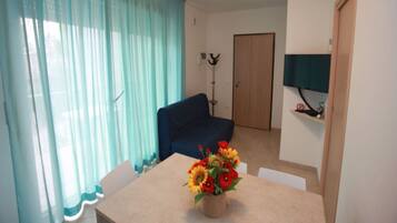 Apartment, 1 Schlafzimmer, Balkon | Speisen