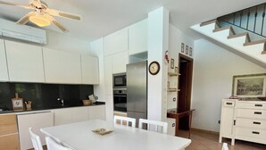 Villa, 3 soverom, privat basseng, hageutsikt | Spisestue
