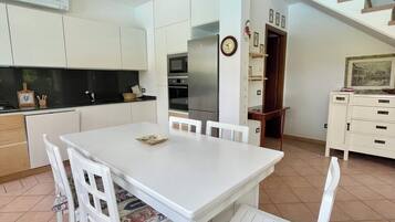 Villa, 3 Bedrooms, Private Pool, Garden View | Dining room