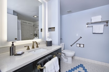 Combined shower/tub, hair dryer, bathrobes, slippers at Hotel Fiona