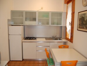 Departamento, 1 habitación, balcón, vista al jardín | Restaurantes