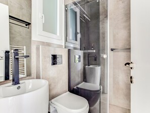 Apartment, 1 Bedroom, Balcony, City View | Bathroom - Sanders Old Port - Pleasant 1-bdr. Apt. w/ Balcony (Thessaloniki)