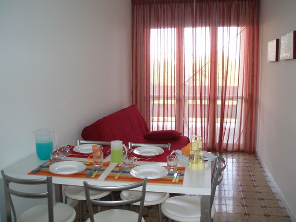 Apartment, 2 Schlafzimmer, Balkon | Speisen