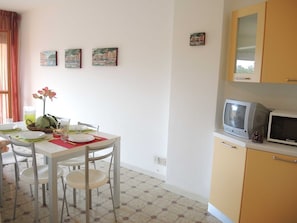 Apartment, 2 Bedrooms, Balcony | Dining
