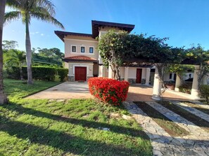 Fachada da propriedade