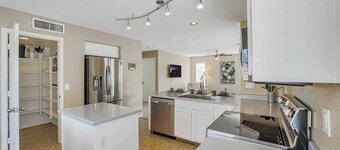 Jills Goodyear Getaway