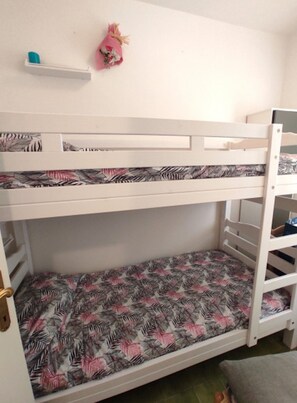 Huoneisto, 2 makuuhuonetta, parveke | 3 makuuhuonetta