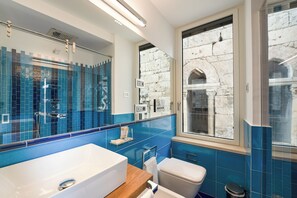 Doccia, asciugacapelli, bidet, asciugamani