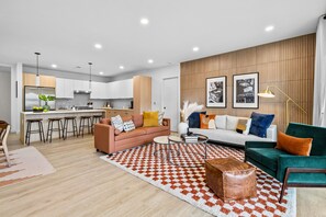 Smart TV, tenis de mesa, libros y estéreo