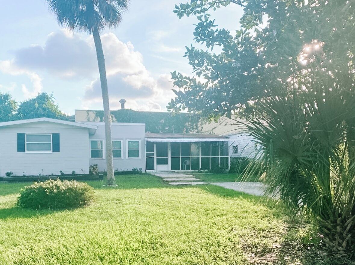 The Driftwood Hideaway - Daytona Beach, FL - Minutes from the Beach & More!!