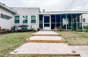 Exterior detail - The Driftwood Hideaway - Daytona Beach, FL - Minutes from the Beach & More!! (Daytona Beach)