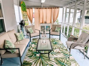 Interior - The Driftwood Hideaway - Daytona Beach, FL - Minutes from the Beach & More!! (Daytona Beach)