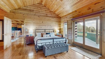 3 soverom, strykejern/-brett, internettilgang og sengetøy