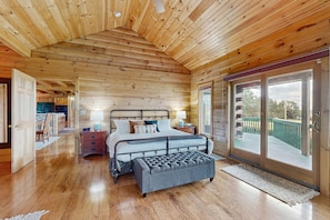 3 bedrooms, iron/ironing board, internet, bed sheets