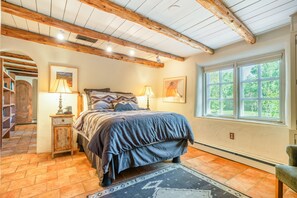 5 bedrooms, internet, bed sheets