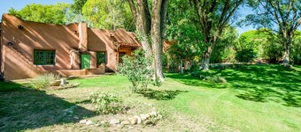 Inviting dog-friendly house with hot tub, patio, grill, & W/D