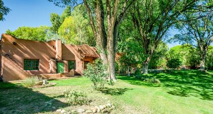 Inviting dog-friendly house with hot tub, patio, grill, & W/D