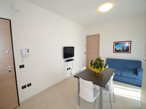 Apartment, 2 Bedrooms, Balcony, City View | Room amenity