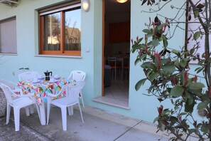 Apartment, 1 Bedroom, Balcony | Dining room