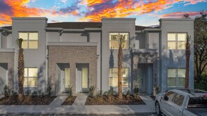 Exterior - Relax in Style: Elegant House in Orlando (Clermont)