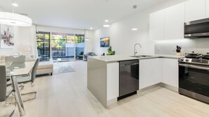 Microwave, oven, dishwasher - Relax in Style: Elegant House in Orlando (Clermont)